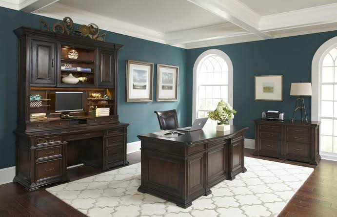 Traditional Executive Desks